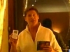 David Hasselhoff, el protagonista de El Coche Fantástico y Los vigilantes de la Playa, sorteando un iPod firmado en un video.